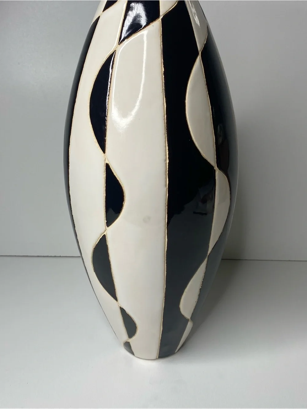 Vintage Mid-century Modern Black and White Ceramic Geometric Vase - Picture 7 of 16